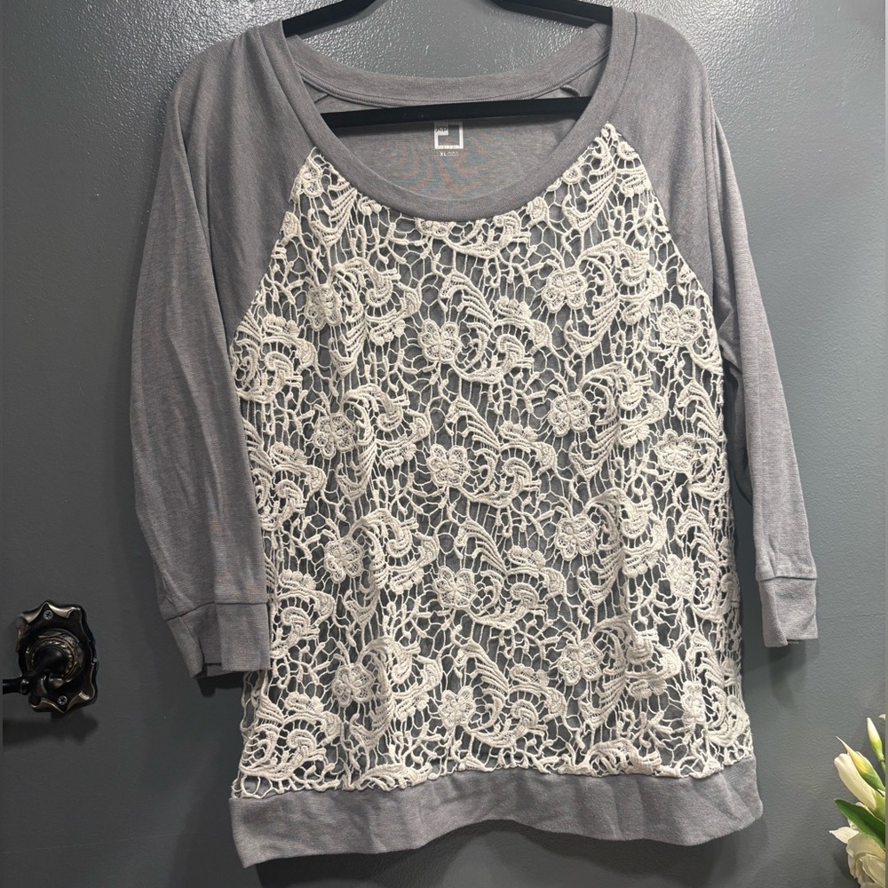 JCPenney Gray White Lace Mid Half Sleeve Sweatshirt Lightweight Casual Vintage